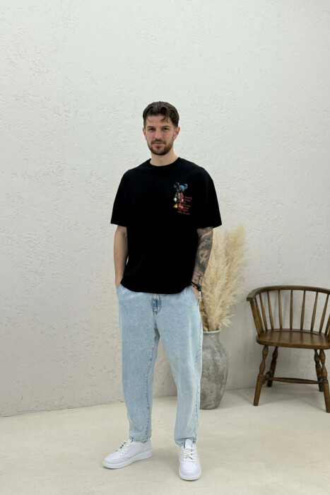 T-SHIRT ME IMAZH PËR MESHKUJ NË NGJYRËN E ZEZE - 2