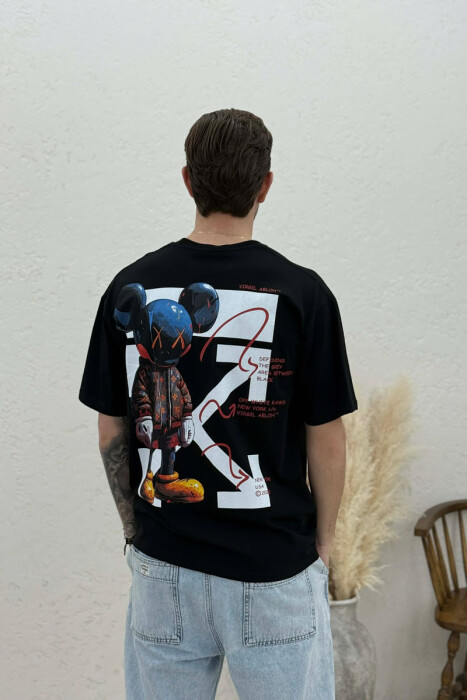 T-SHIRT ME IMAZH PËR MESHKUJ NË NGJYRËN E ZEZE - 4