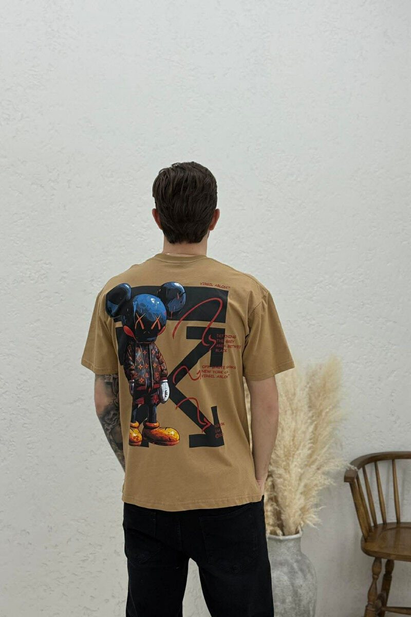 T-SHIRT ME IMAZH PËR MESHKUJ NË NGJYRËN KAFE E ZBARDHUR - 4