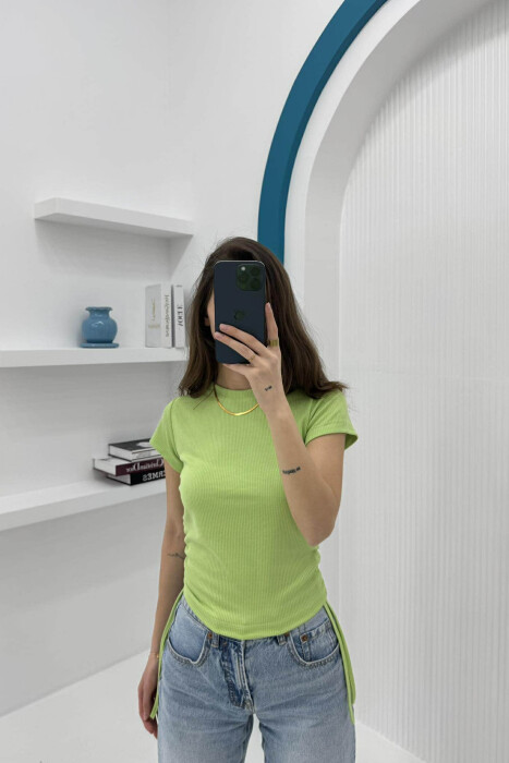 T-SHIRT ME LIDHËSE PËR FEMRA NË NGJYRËN JESHILE E ZBARDHUR - 2