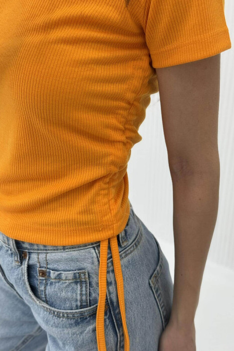 T-SHIRT ME LIDHËSE PËR FEMRA NË NGJYRËN PORTOKALLI - 3