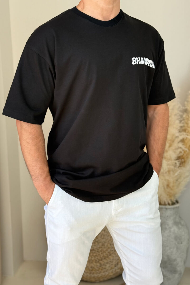 T-SHIRT ME SHKRIME DHE DIZAJN PËR MESHKUJ NË NGJYRËN E ZEZË - 2