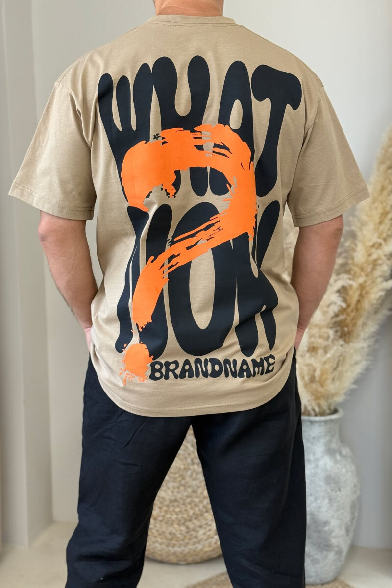 T-SHIRT ME SHKRIME DHE DIZAJN PËR MESHKUJ NË NGJYRËN KAFE E ZBARDHUR - 3