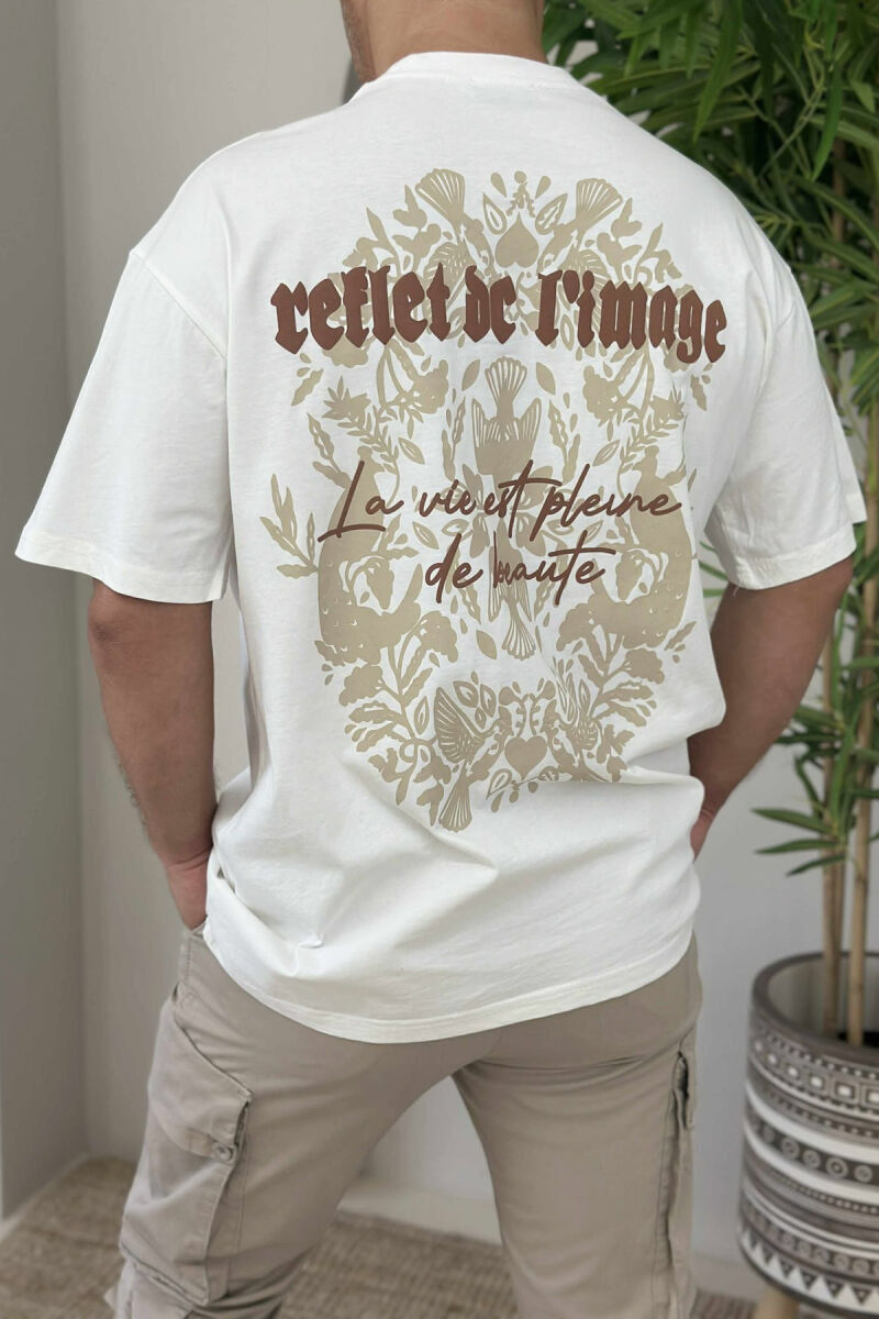 T-SHIRT ME SHKRIME DHE IMAZH PËR MESHKUJ NË NGJYRËN E BARDHË - 4