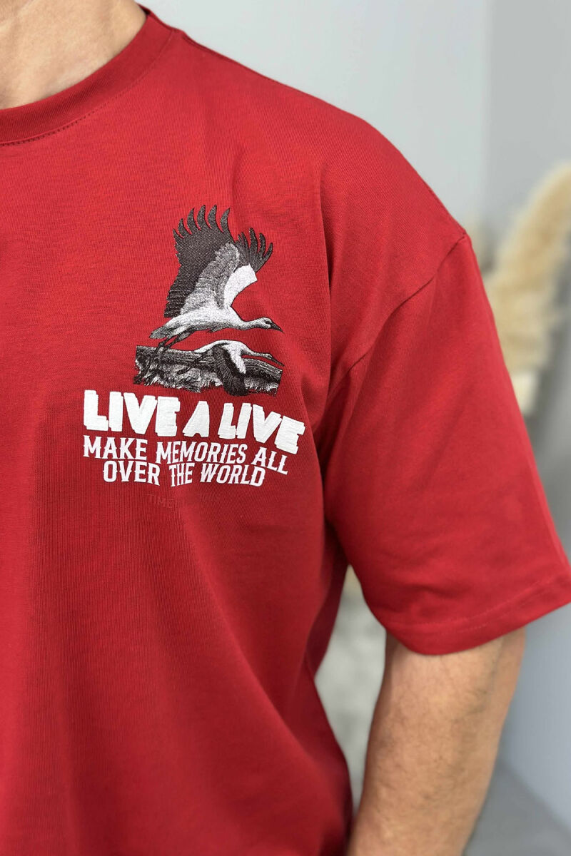 T-SHIRT ME SHKRIME DHE IMAZH PËR MESHKUJ NË NGJYRËN E KUQE - 4