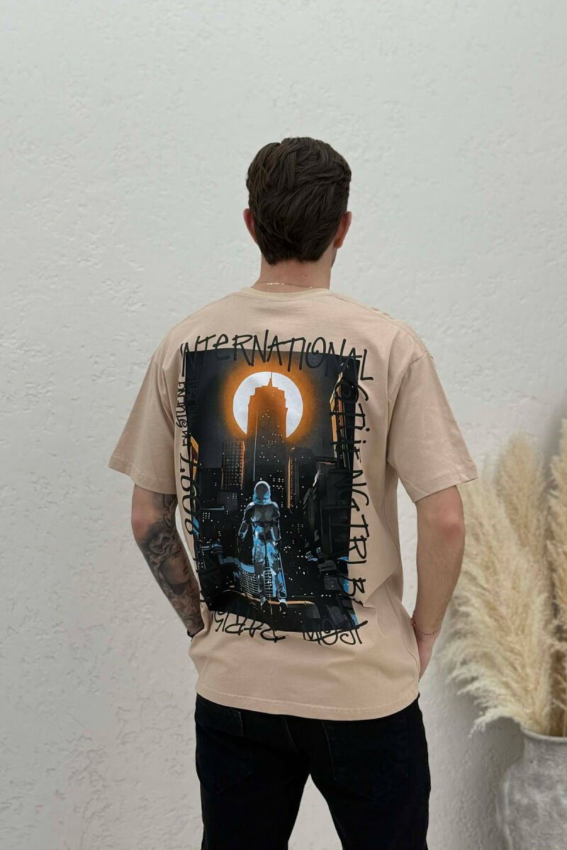 T-SHIRT ME SHKRIME & IMAZH PER MESHKUJ NE NGJYRE BEZHE - 4