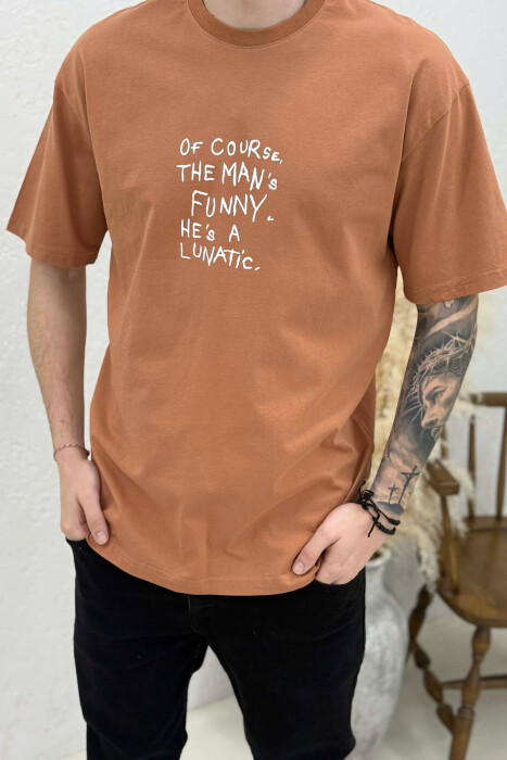 T-SHIRT ME SHKRIME & IMAZH PER MESHKUJ NE NGJYRE KAFE - 3