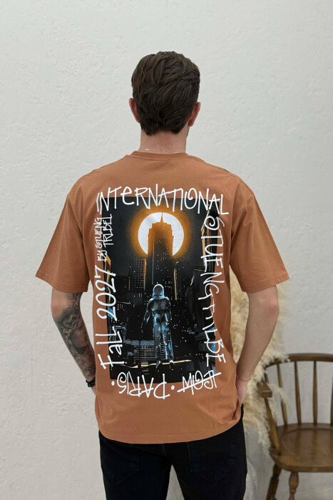 T-SHIRT ME SHKRIME & IMAZH PER MESHKUJ NE NGJYRE KAFE - 4