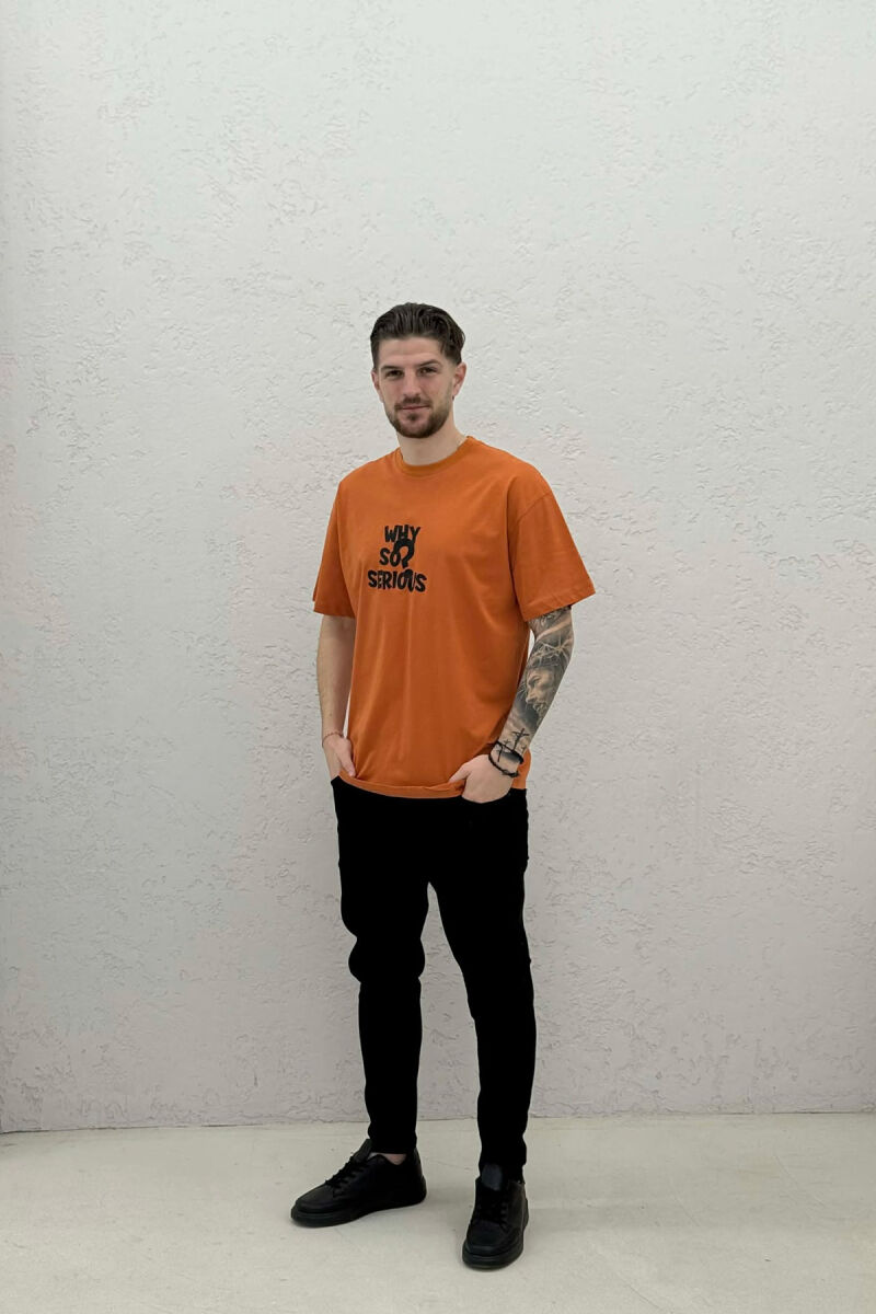 T-SHIRT ME SHKRIME & IMAZH PER MESHKUJ NE NGJYRE PORTOKALLI - 2