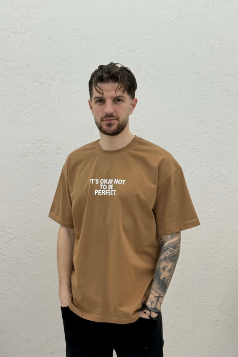 T-SHIRT ME SHKRIME PARA & PAS PER MESHKUJ NE NGJYRE KAFE - 1