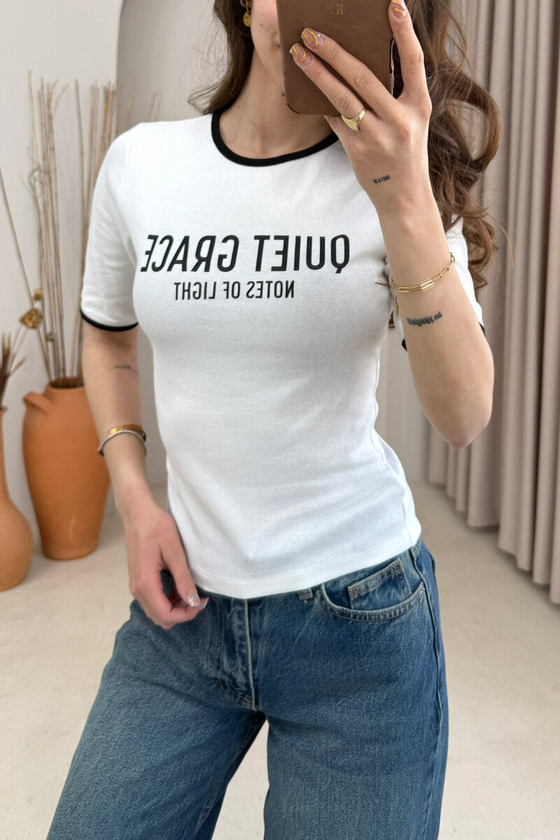 T-SHIRT ME SHKRIME PER FEMRA NE NGJYRE TE BARDHE - 3