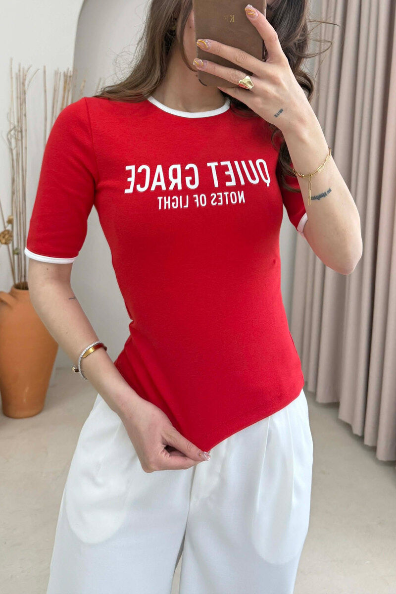 T-SHIRT ME SHKRIME PER FEMRA NE NGJYRE TE KUQE - 2