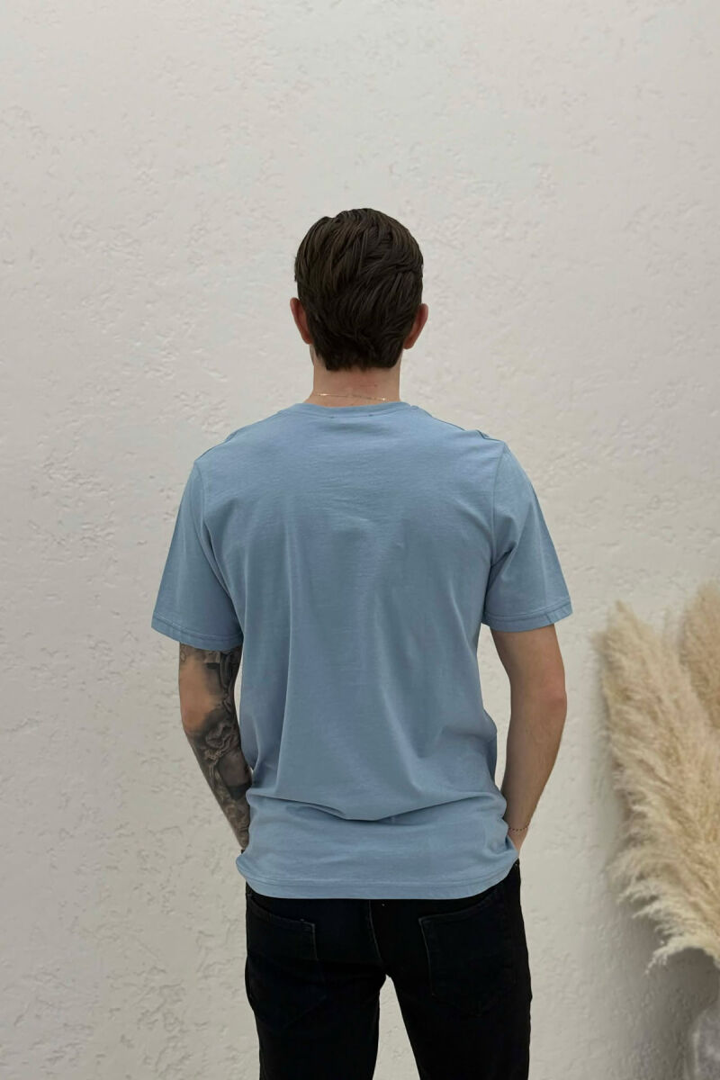 T-SHIRT ME SHKRIME TE VOGLA PER MESHKUJ NE NGJYRE BLU TE ZBARDHUR - 4