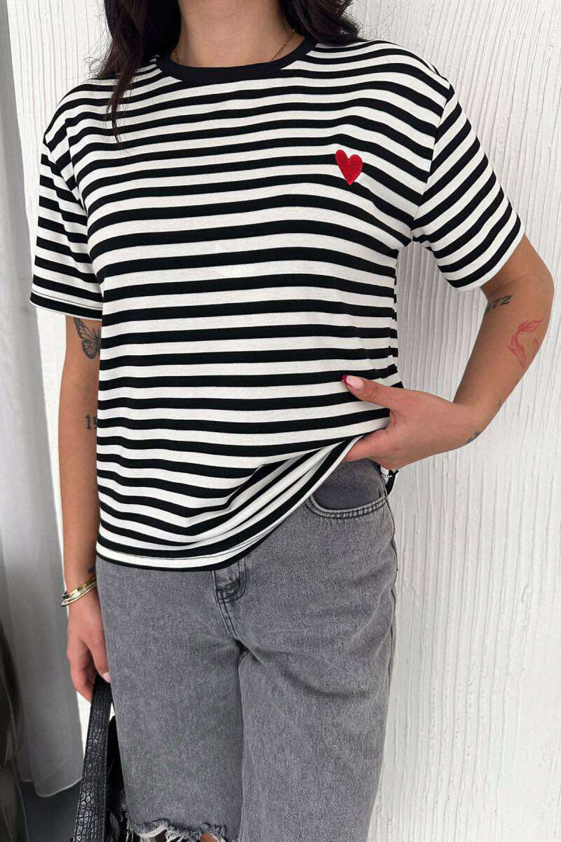 T-SHIRT ME VIJA ME LOGON E ZEMRËS PËR FEMRA NË NGJYRËN E BARDHË DHE TË ZEZË - 1