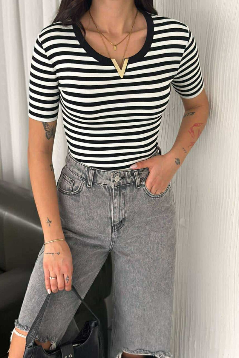 T-SHIRT ME VIJA PËR FEMRA NË NGJYRËN E ZEZË DHE TË BARDHË - 1