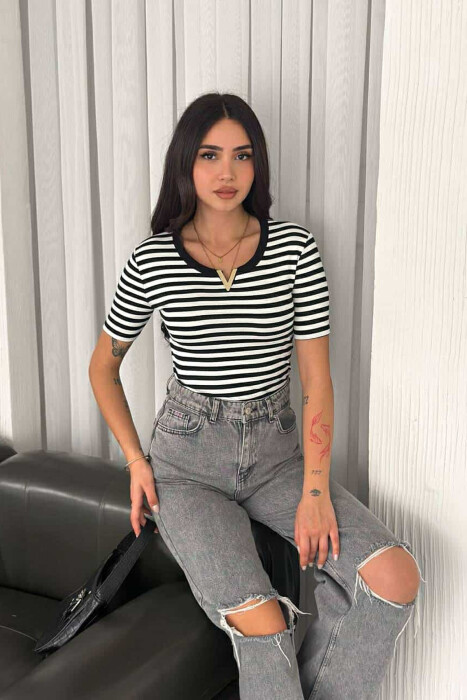 T-SHIRT ME VIJA PËR FEMRA NË NGJYRËN E ZEZË DHE TË BARDHË - 4