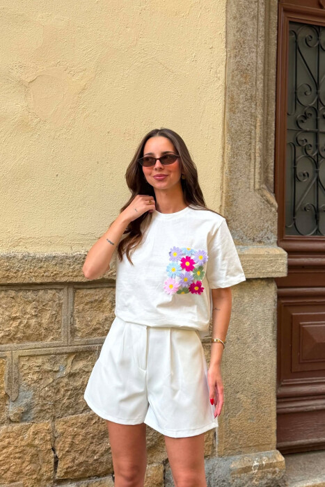 T-SHIRT ME XHEP ME QENDISJE PER FEMRA NE NGJYRE TE BARDHE - 4