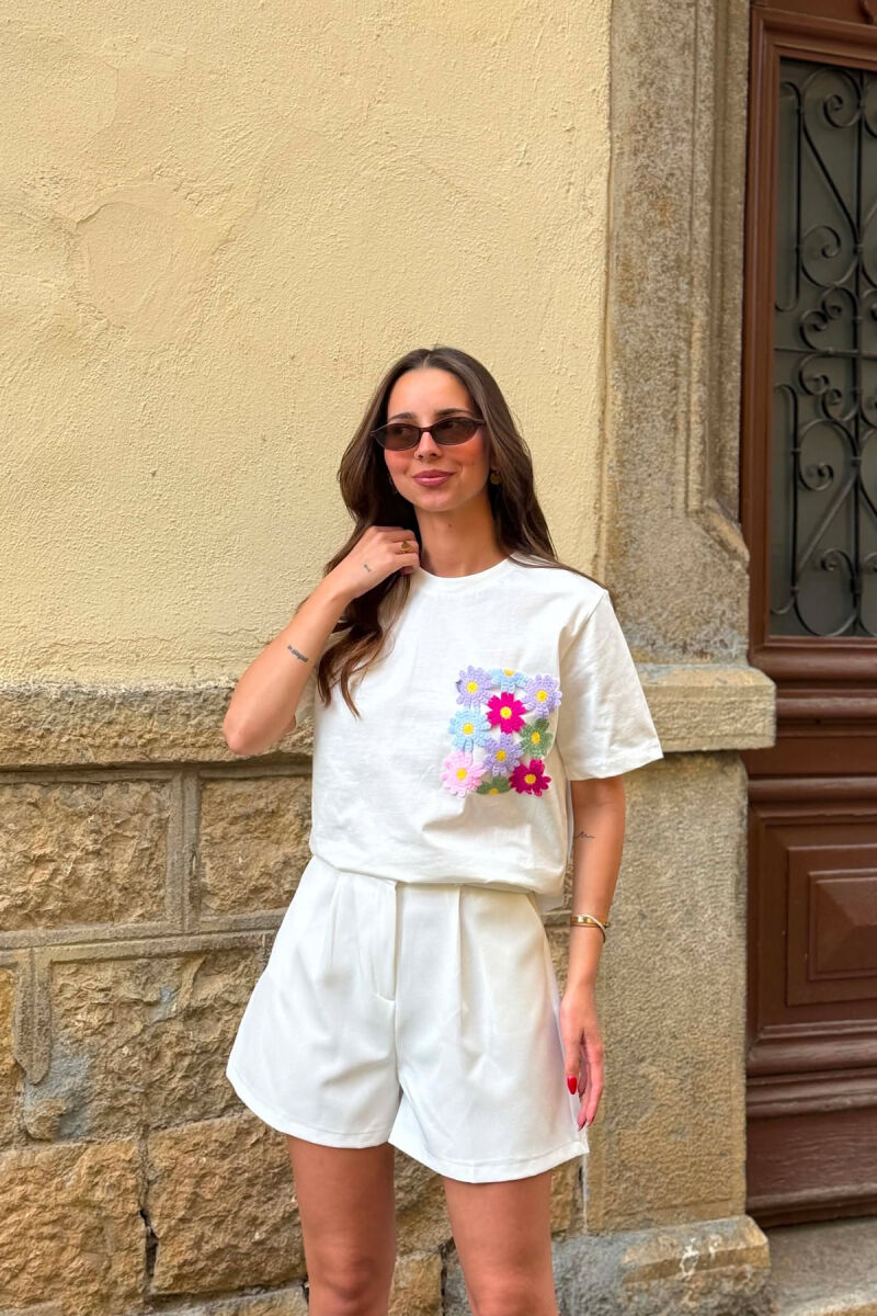 T-SHIRT ME XHEP ME QENDISJE PER FEMRA NE NGJYRE TE BARDHE - 4
