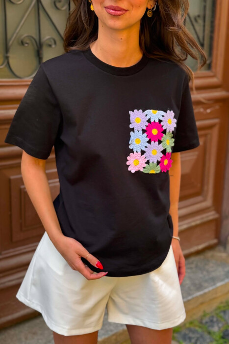 T-SHIRT ME XHEP ME QENDISJE PER FEMRA NE NGJYRE TE ZEZE - 2