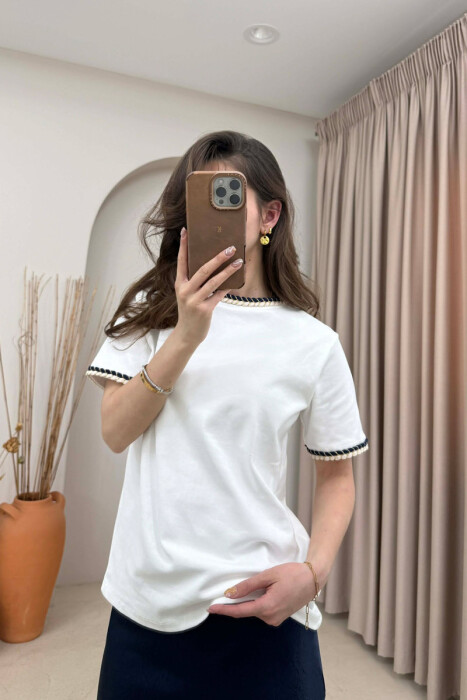 T-SHIRT NJE NGJYRESH ME DETAJ TEK QAFA PER FEMRA NE NGJYRE TE BARDHE - 2