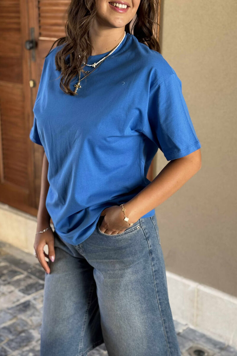 T-SHIRT NJË NGJYRËSH I THJESHTË PËR FEMRA NË NGJYRËN BLU E ZBARDHUR - 3