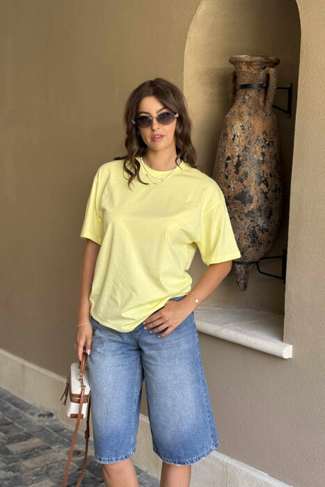 T-SHIRT NJË NGJYRËSH I THJESHTË PËR FEMRA NË NGJYRËN E VERDHË - 2