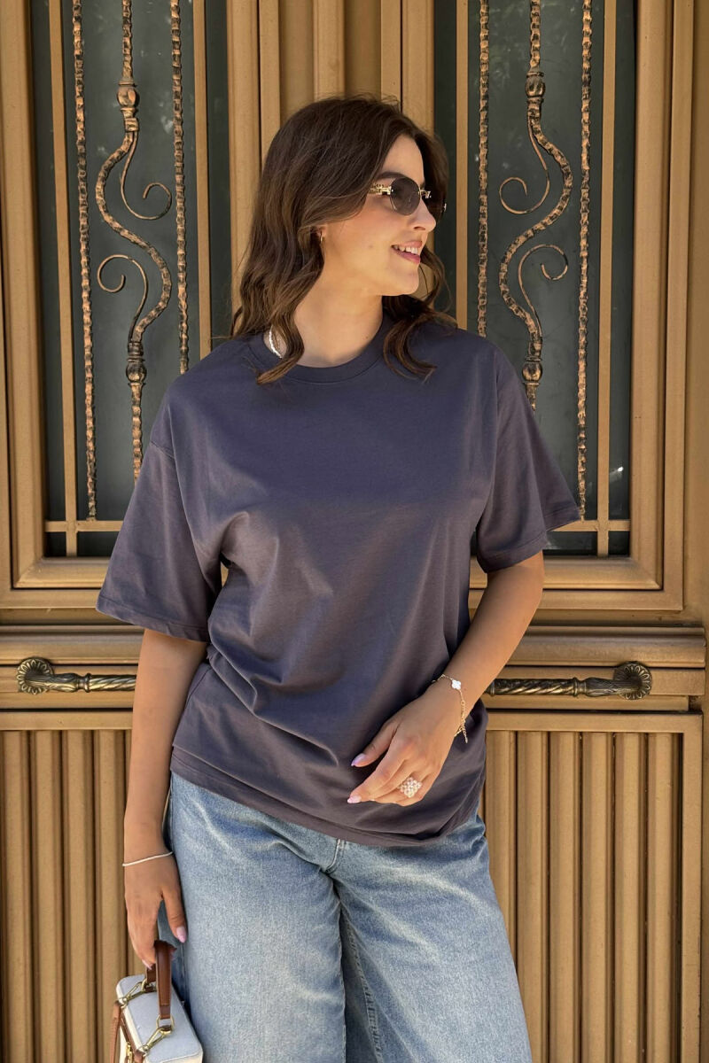 T-SHIRT NJË NGJYRËSH I THJESHTË PËR FEMRA NË NGJYRËN GRI E ERRËT - 1