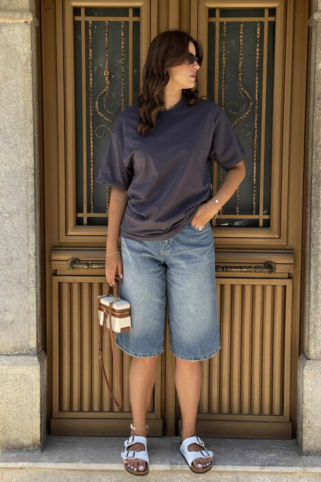 T-SHIRT NJË NGJYRËSH I THJESHTË PËR FEMRA NË NGJYRËN GRI E ERRËT - 3