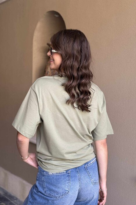 T-SHIRT NJË NGJYRËSH I THJESHTË PËR FEMRA NË NGJYRËN JESHILE - 4