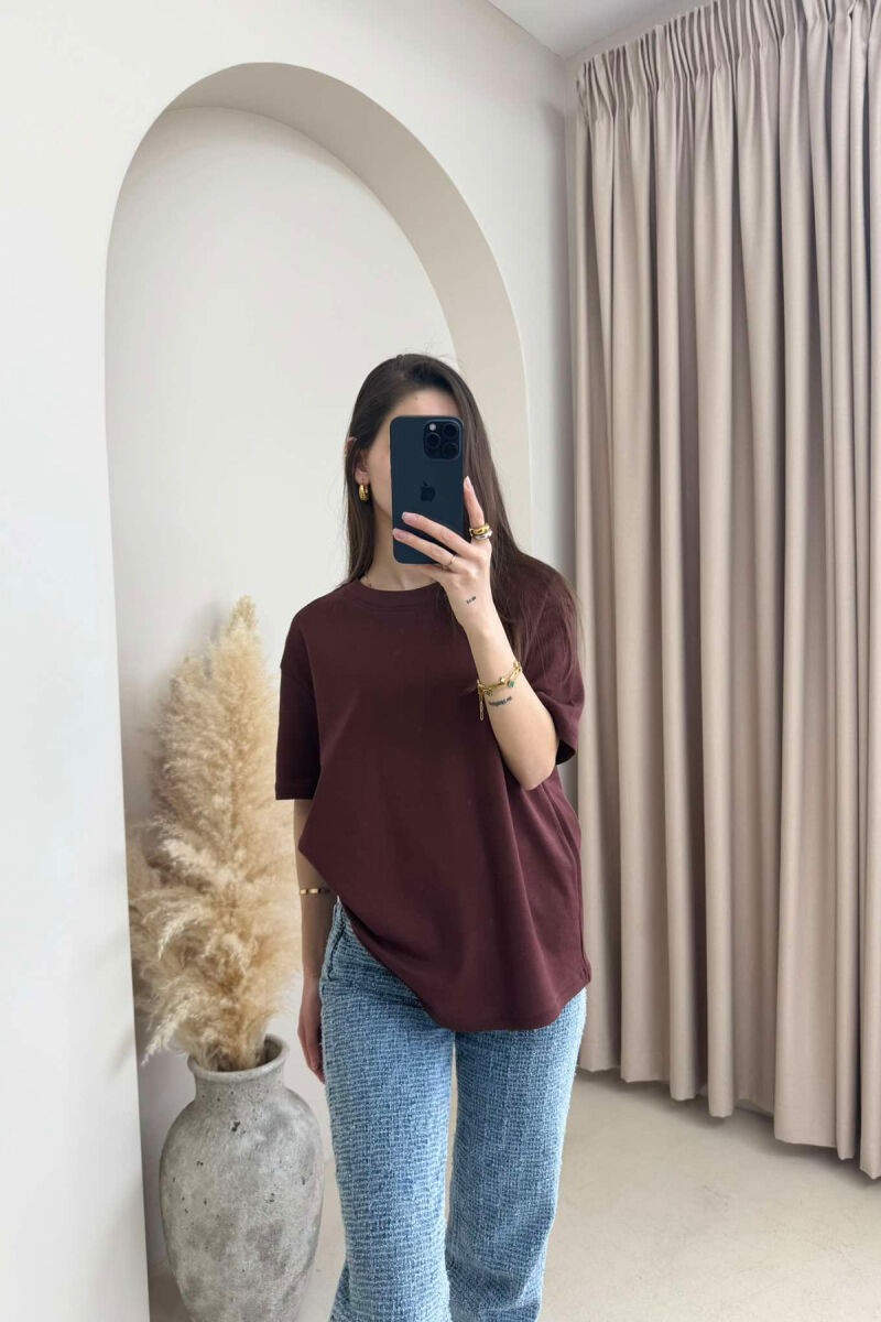 T-SHIRT NJË NGJYRËSH I THJESHTË PËR FEMRA NË NGJYRËN KAFE - 3