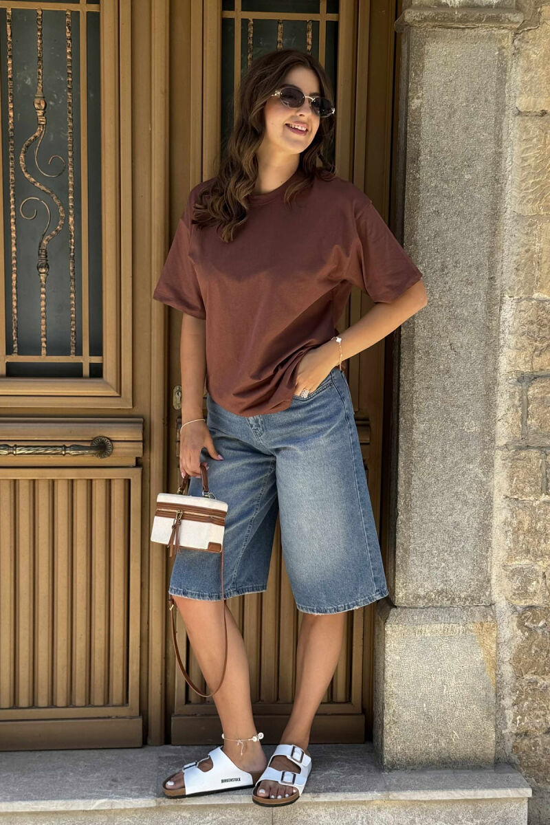 T-SHIRT NJË NGJYRËSH I THJESHTË PËR FEMRA NË NGJYRËN KAFE - 1