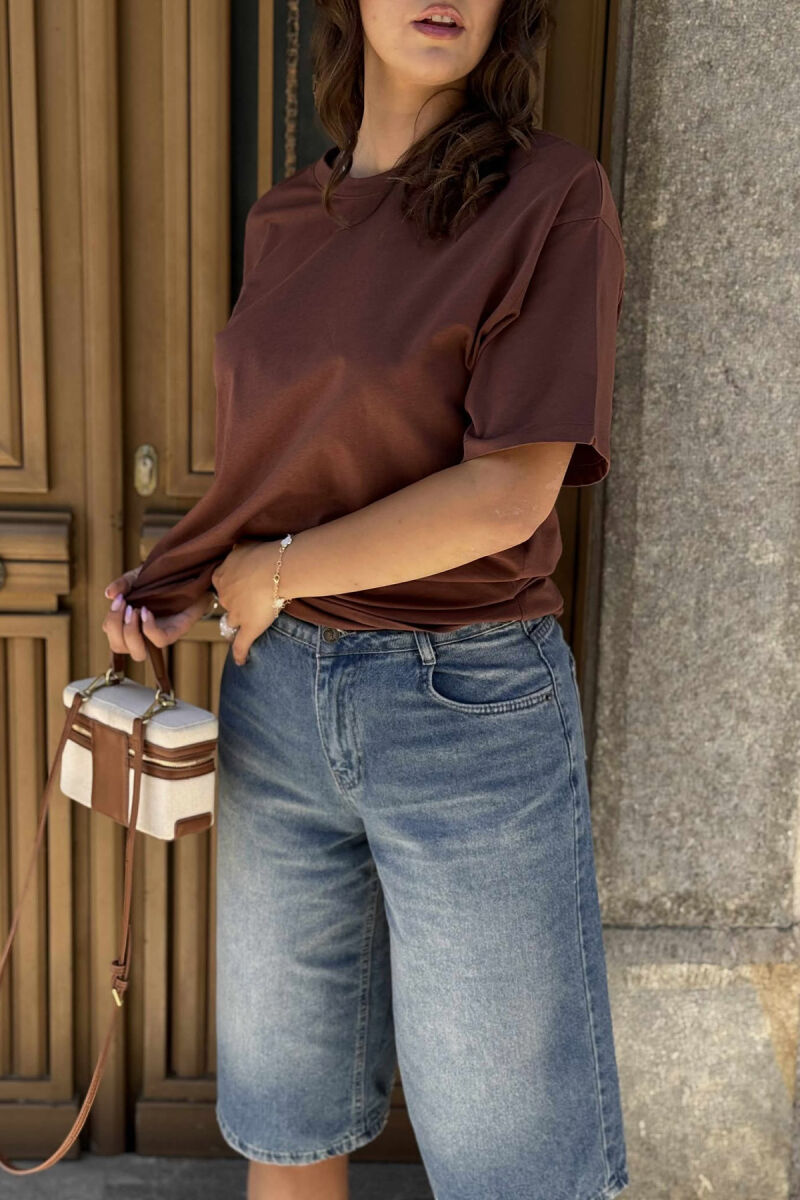 T-SHIRT NJË NGJYRËSH I THJESHTË PËR FEMRA NË NGJYRËN KAFE - 3