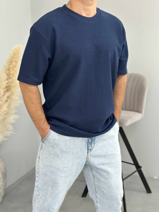 T-SHIRT NJË NGJYRËSH I THJESHTË PËR MESHKUJ NË NGJYRËN BLU E ERRËT - 1