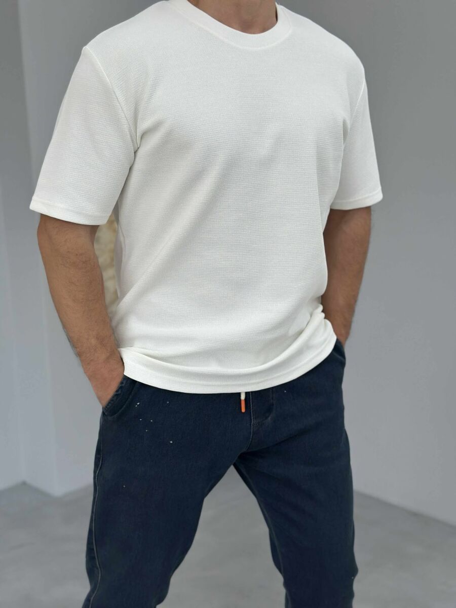 T-SHIRT NJË NGJYRËSH I THJESHTË PËR MESHKUJ NË NGJYRËN E BARDHË - 1