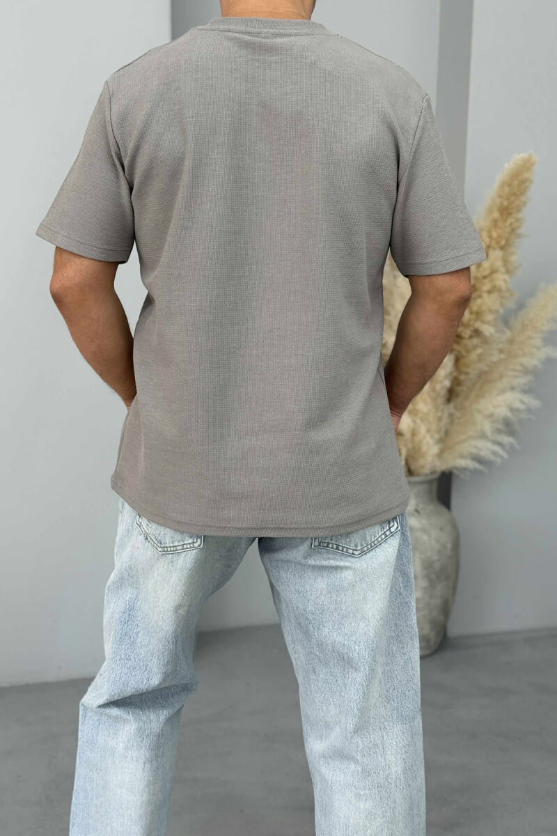 T-SHIRT NJË NGJYRËSH I THJESHTË PËR MESHKUJ NË NGJYRËN GRI - 3