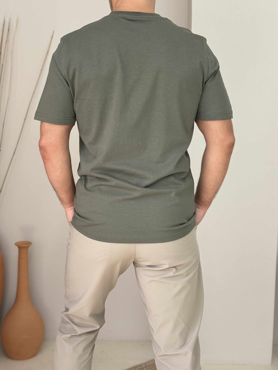 T-SHIRT NJË NGJYRËSH I THJESHTË PËR MESHKUJ NË NGJYRËN JESHILE - 3