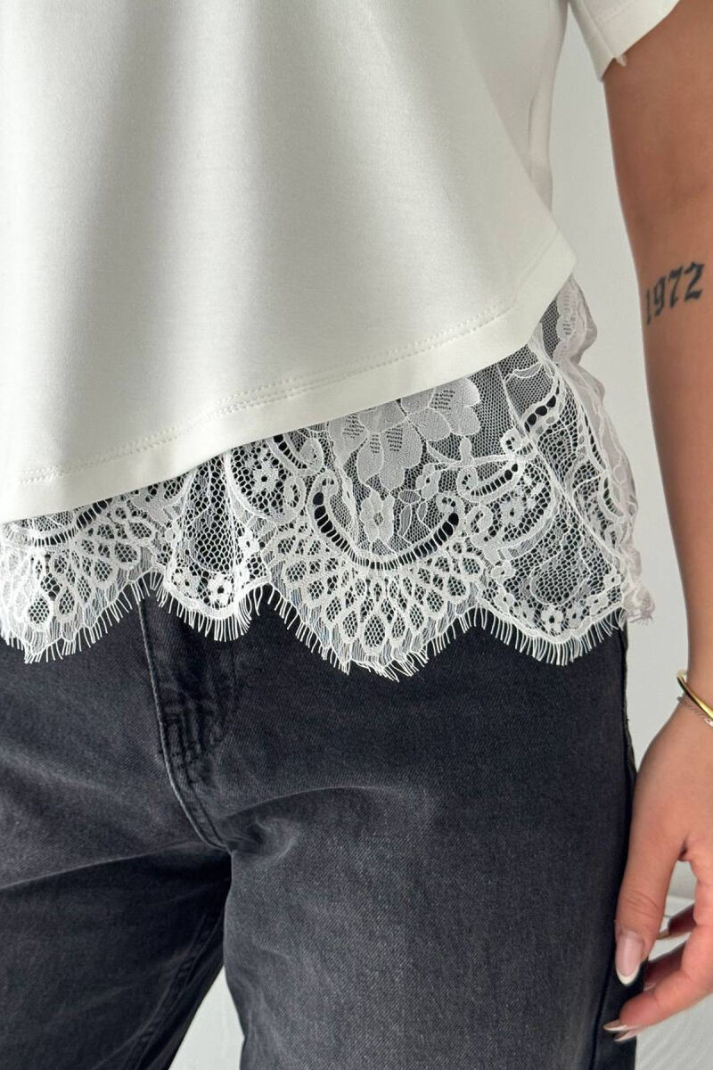 T-SHIRT NJE NGJYRESH ME DETAJ DANTELLE PER FEMRA NE NGJYRE TE BARDHE - 4