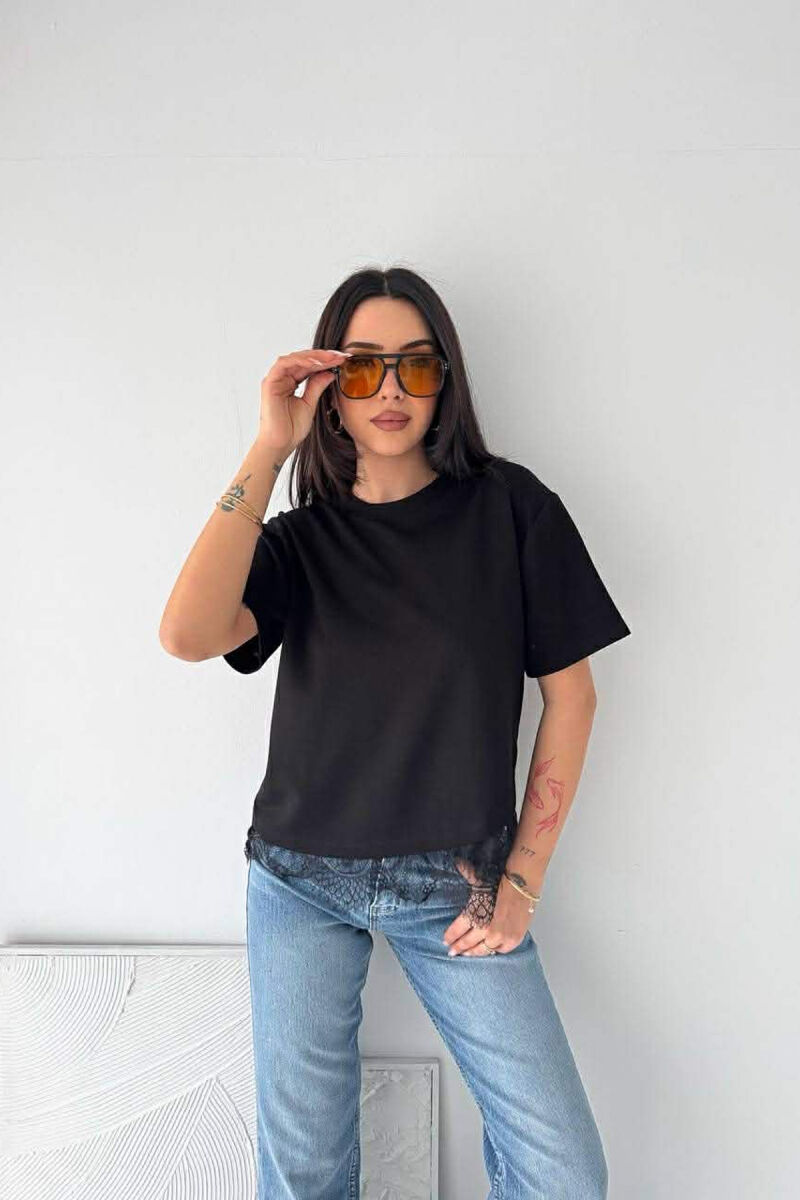 T-SHIRT NJE NGJYRESH ME DETAJ DANTELLE PER FEMRA NE NGJYRE TE ZEZE - 4