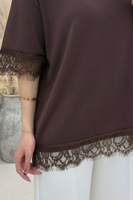 T-SHIRT NJE NGJYRESH ME DETAJ DANTELLE PER FEMRA NE NGJYRE KAFE - 5