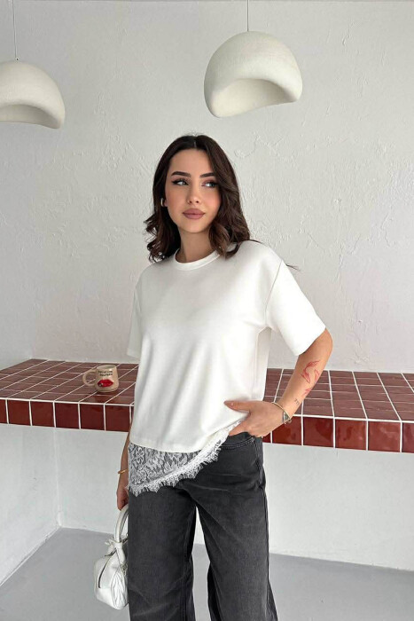 T-SHIRT NJE NGJYRESH ME DETAJ DANTELLE PER FEMRA NE NGJYRE TE BARDHE - 2