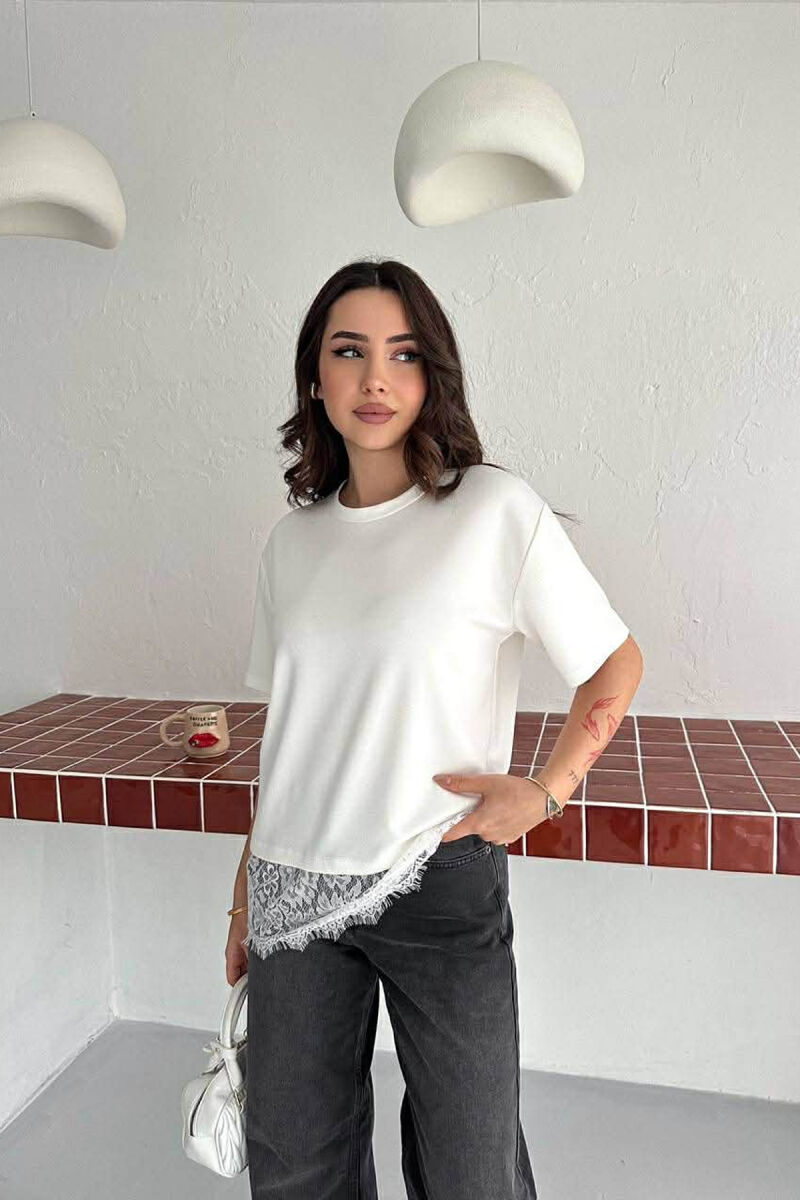 T-SHIRT NJE NGJYRESH ME DETAJ DANTELLE PER FEMRA NE NGJYRE TE BARDHE - 2