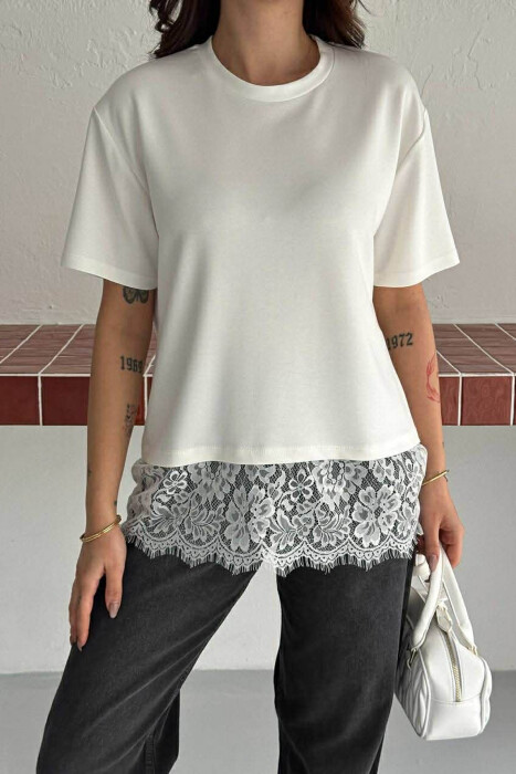 T-SHIRT NJE NGJYRESH ME DETAJ DANTELLE PER FEMRA NE NGJYRE TE BARDHE - 3