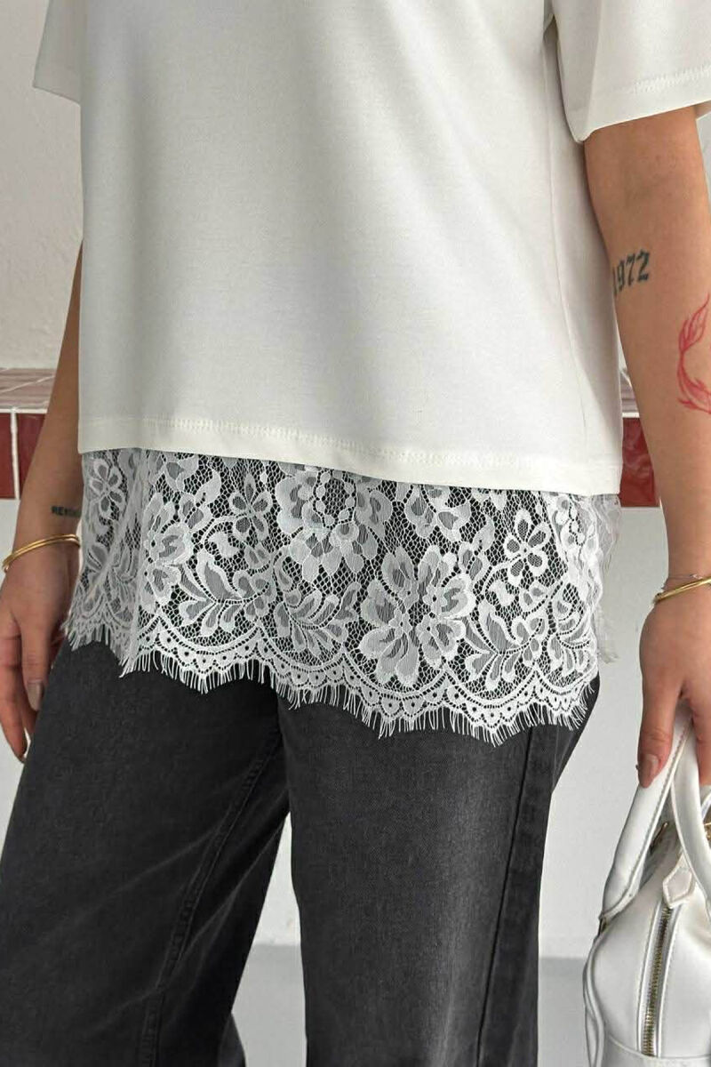 T-SHIRT NJE NGJYRESH ME DETAJ DANTELLE PER FEMRA NE NGJYRE TE BARDHE - 4