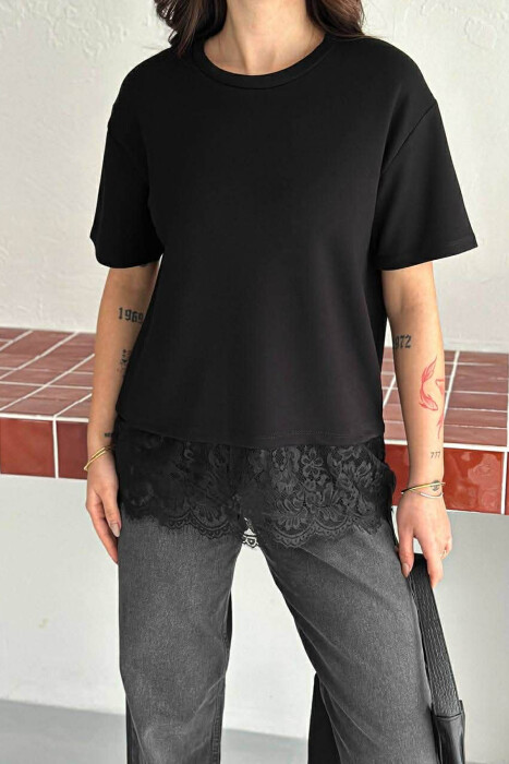 T-SHIRT NJE NGJYRESH ME DETAJ DANTELLE PER FEMRA NE NGJYRE TE ZEZE - 2