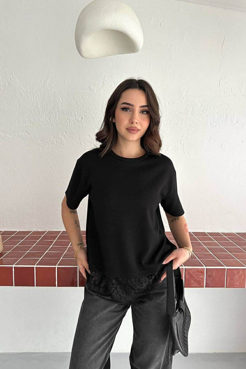 T-SHIRT NJE NGJYRESH ME DETAJ DANTELLE PER FEMRA NE NGJYRE TE ZEZE - 3