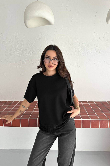 T-SHIRT NJE NGJYRESH ME DETAJ DANTELLE PER FEMRA NE NGJYRE TE ZEZE - 4