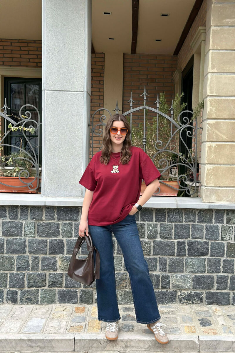 T-SHIRT NJE NGJYRESH ME DETAJIN E ARUSHIT PER FEMRA NE NGJYRE VISHNJE - 2