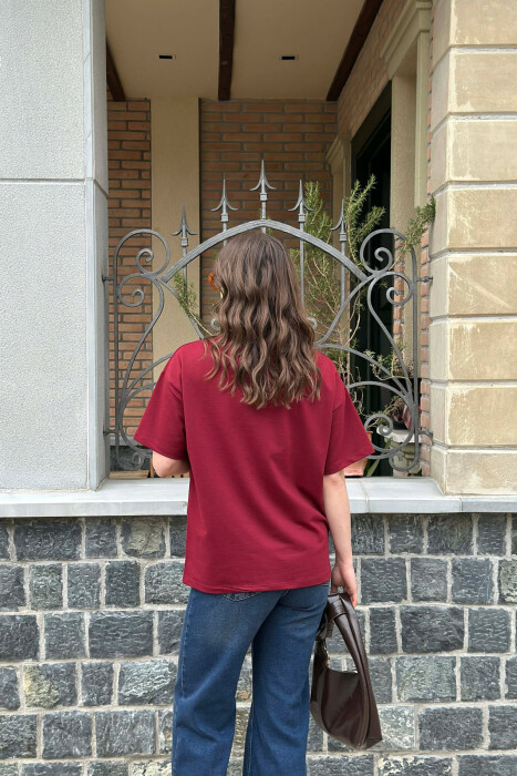 T-SHIRT NJE NGJYRESH ME DETAJIN E ARUSHIT PER FEMRA NE NGJYRE VISHNJE - 4