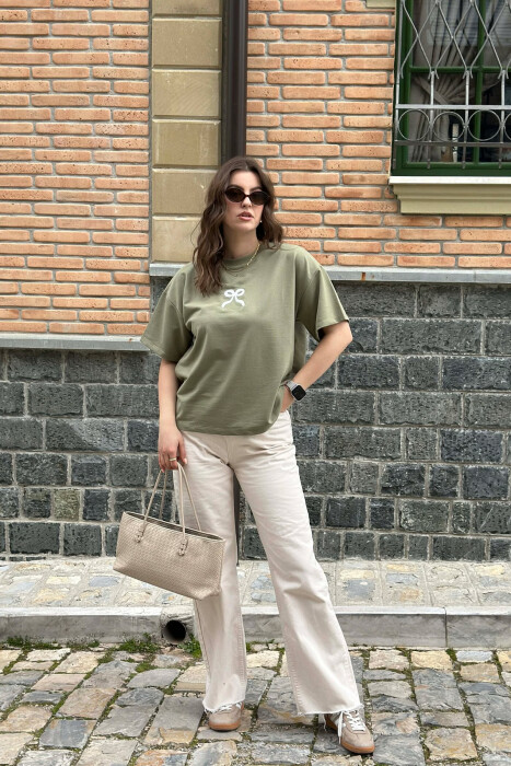 T-SHIRT NJE NGJYRESH ME DIZAJNIN E FJONGOS PER FEMRA NE NGJYRE MENTE - 3