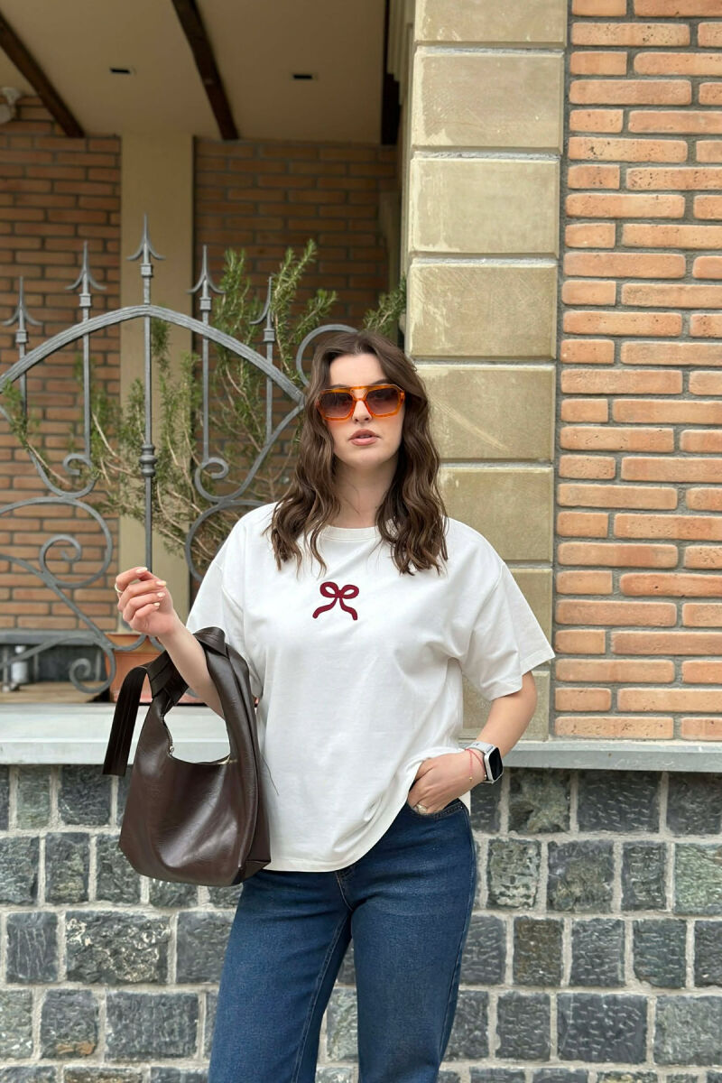 T-SHIRT NJE NGJYRESH ME DIZAJNIN E FJONGOS PER FEMRA NE NGJYRE TE BARDHE - 4